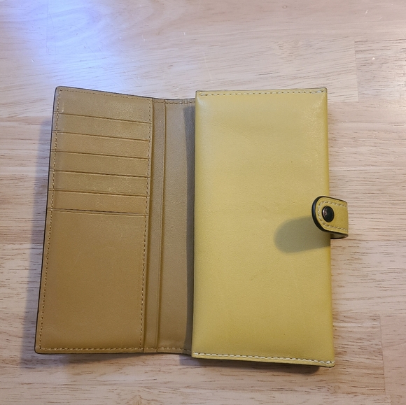 Coach yellow glovetanned leather wallet 💛 - Picture 3 of 12